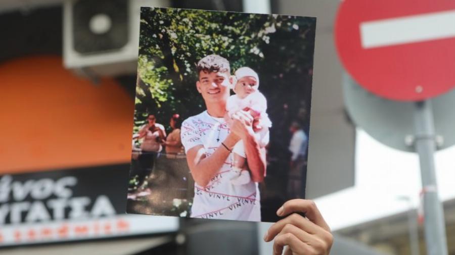 «Ο κύβος ερρίφθη»: Οριστικά ελεύθερος ο αστυνομικός που πυροβόλησε και σκότωσε τον 16χρονο Ρομά