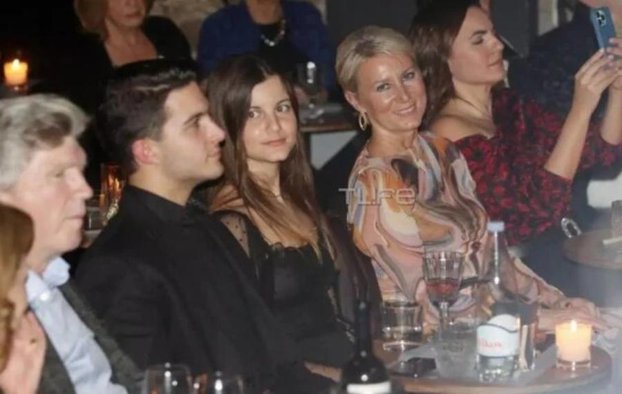 Σπάνια δημόσια εμφάνιση για την οικογένεια Καραμανλή: Η Νατάσα Παζαΐτη και τα παιδιά της τράβηξαν όλα τα βλέμματα