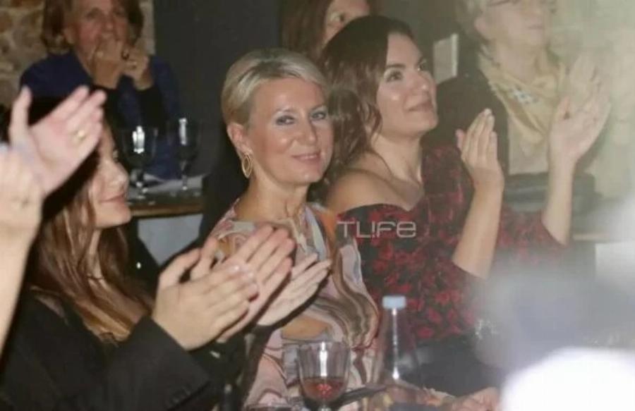 Σπάνια δημόσια εμφάνιση για την οικογένεια Καραμανλή: Η Νατάσα Παζαΐτη και τα παιδιά της τράβηξαν όλα τα βλέμματα