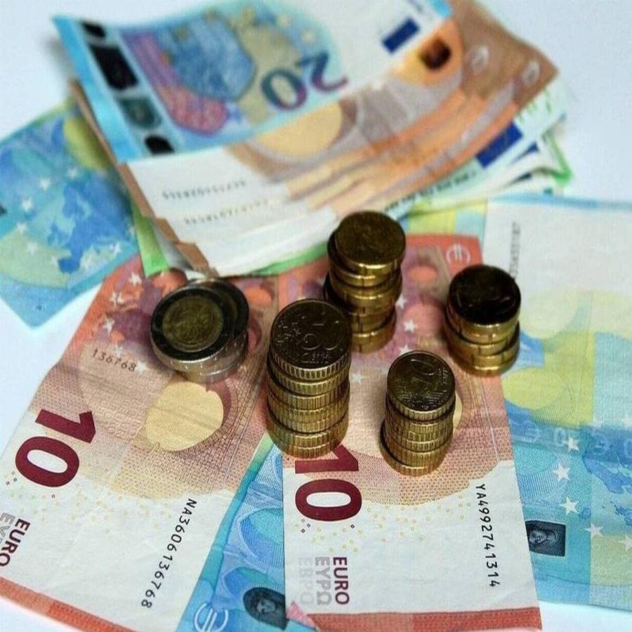 Έκτακτο δώρο Χριστουγέννων σε ενστόλους: Ποιοι είναι οι 60.000 δικαιούχοι που θα λάβουν 600 ευρώ