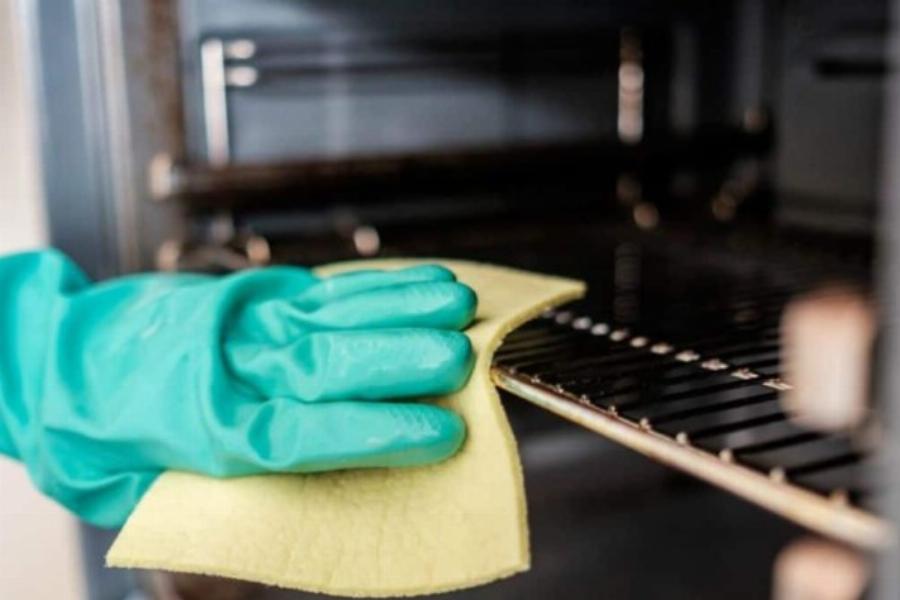 Το κόλπο που θα σας λύσει τα χέρια: Πείτε αντίο στα καμμένα λίπη με μαγειρική σόδα και 1 ακόμα υλικό