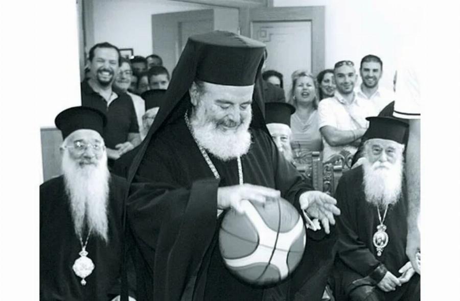 Μην αφήσεις τη χώρα σου να μετατραπεί σε μάζα ανθρώπων, χωρίς συνείδηση, χωρίς εθνικότητα και χωρίς ταυτότητα