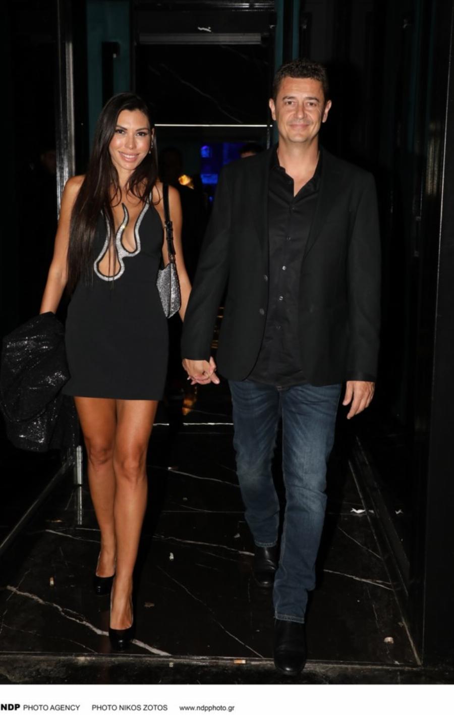 Διασκέσασαν μέχρι πρωίας: Αντώνης Σρόιτερ και Ιωάννα Μπούκη σε σπάνια έξοδο – Το «φλογερό» φόρεμα και τα τρυφερά στιγμιότυπα