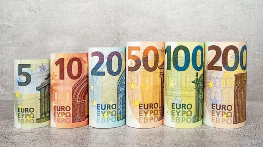 «Ο κανόνας του 50ευρου»: Ο έξυπνος τρόπος αποταμίευσης για να βάλεις χρήματα στην άκρη χωρίς καν να το καταλάβεις