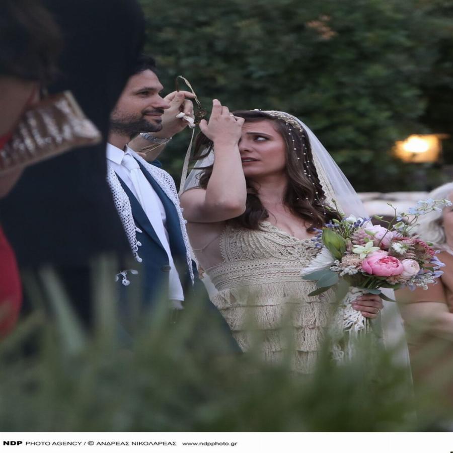 Παραμυθένια νυφικά και χλιδάτες δεξιώσεις: Οι 25 γάμοι διάσημων Ελλήνων που έγιναν πρωτοσέλιδα το 2022
