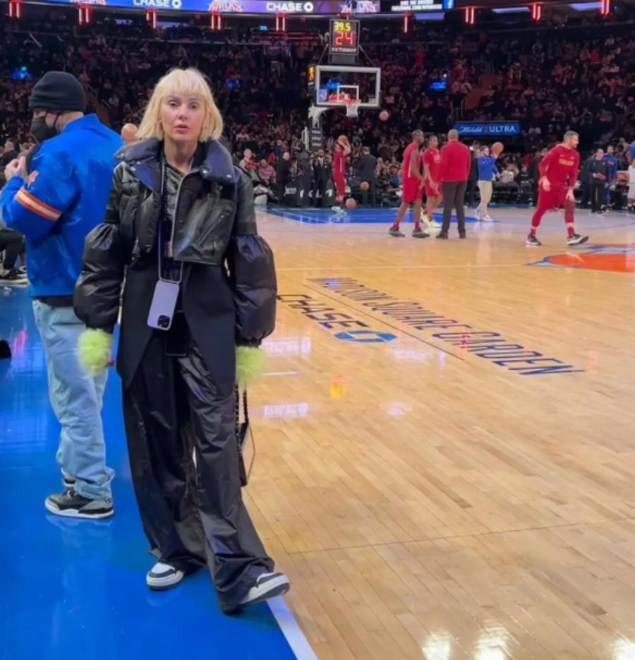 Το τερμάτισε η Τάμτα: Έκανε δημόσια εμφάνιση με μπλε φρύδια και δεν την γνώρισε κανείς