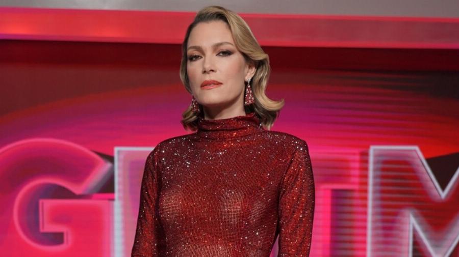 Χωρίς ίχνος μακιγιάζ και ντυμένη casual: Σούσουρο στο κέντρο της Αθήνας, όλοι κοιτούσαν τη Βίκυ Καγιά