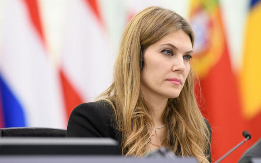 Πού βρίκσεται η κόρης της Εύας Καϊλή μετά τη σύλληψή της: Η πολιτικός και ο σύντροφός της έχουν ένα παιδί δύο ετών