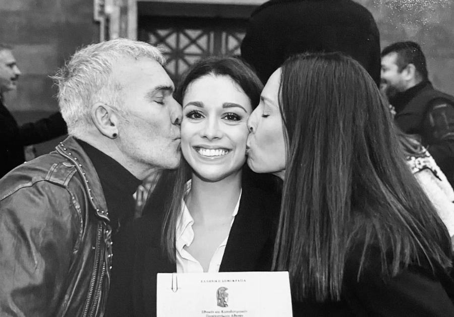 Καλλονή μελαχρινή και αθλήτρια του βόλεϊ: Η «άγνωστη» κόρη του Στέλιου Ρόκκου εντυπωσιάζει με την ομορφιά της