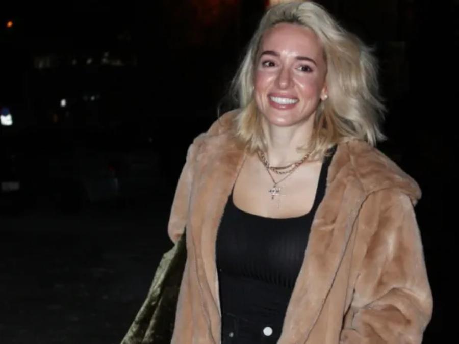 Η Καλομοίρα στην Ελλάδα: Η επιστροφή, ο λόγος που δεν ήρθαν μαζί τα παιδιά της και το ενδεχόμενο συμμετοχής στη Eurovision