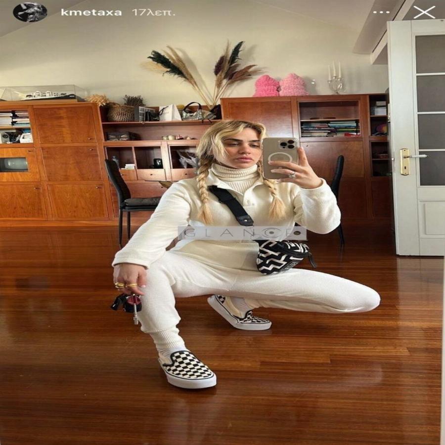 Με προσωπικό μπαρ στον κήπο και τεράστια πισίνα: Η μοντέρνα βίλα της Kόνι Μεταξά θυμίζει παλάτι στις Μαλδίβες