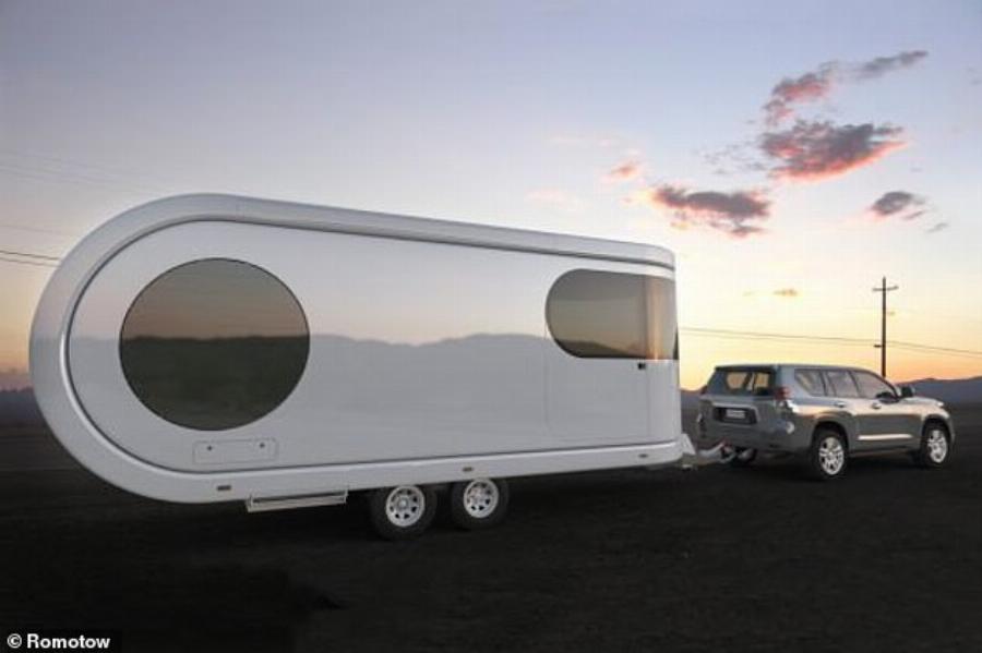 Είναι σαν γιγάντιο USB: Το τροχόσπιτο του μέλλοντος που με το πάτημα ενός κουμπιού έχει κάθε πολυτέλεια και κοστίζει 270.000