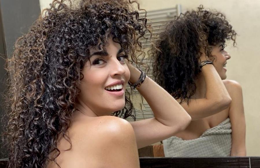 Πήγε κομμωτήριο και έγινε αγνώριστη: Η Μαρία Σολωμού έκανε την μεγάλη αλλαγή για τα Χριστούγεννα και πάθαμε πλάκα