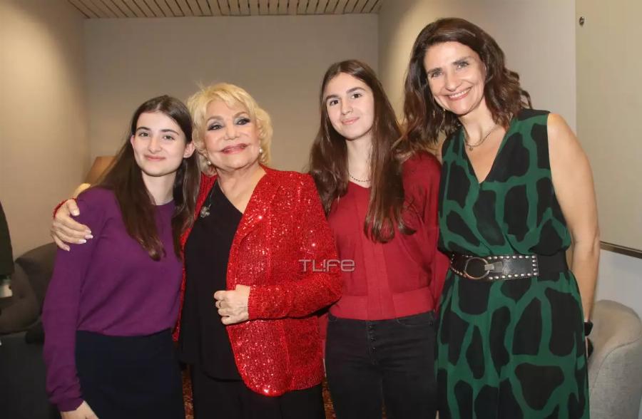 Οι μεγαλύτεροι θαυμαστές της Μαρινέλλας: Η κόρη της και η εγγονή της την καμάρωσαν στη σκηνή