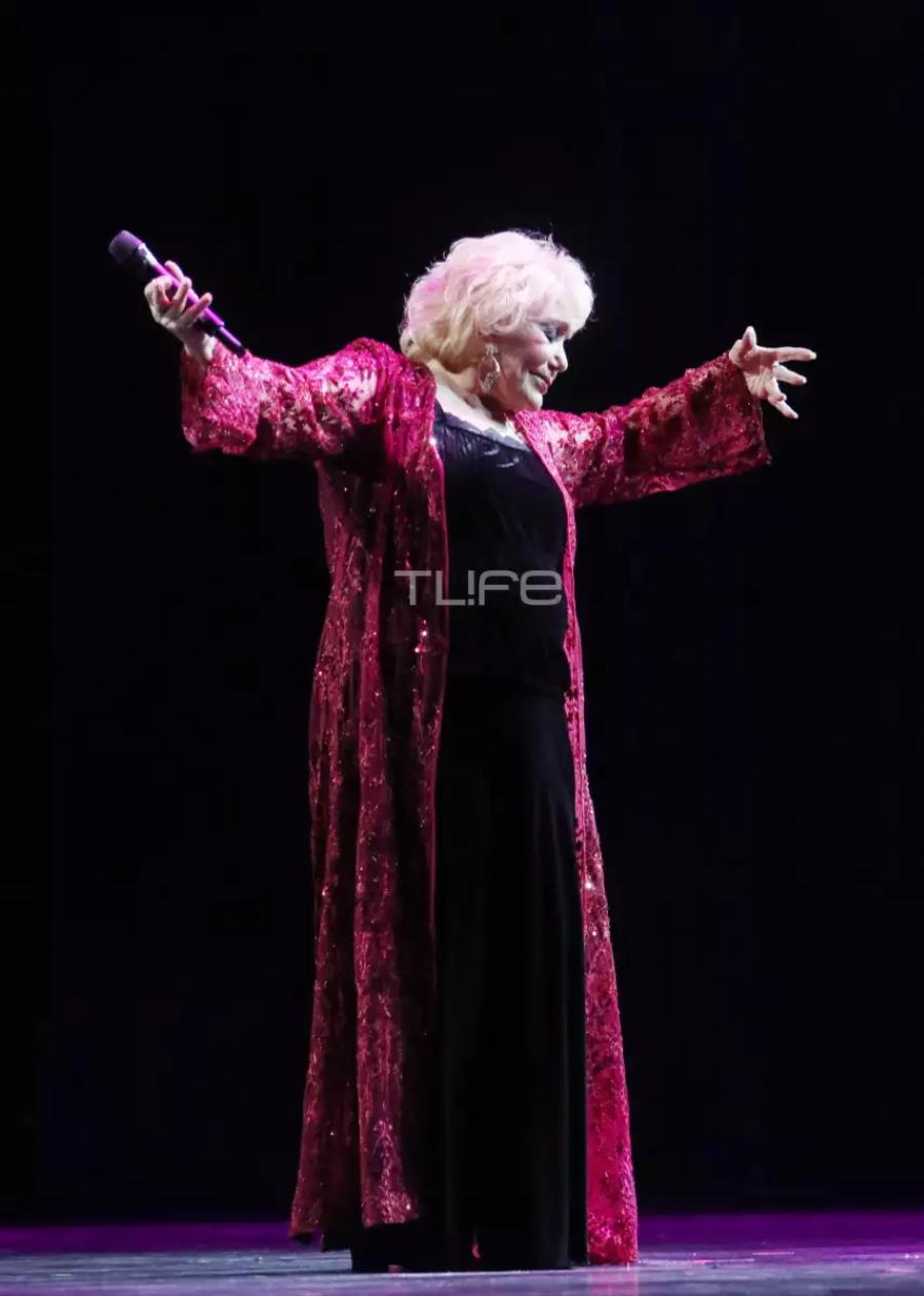 Οι μεγαλύτεροι θαυμαστές της Μαρινέλλας: Η κόρη της και η εγγονή της την καμάρωσαν στη σκηνή