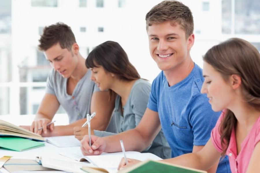 Μάθημα ανθρωπιάς: Μαθητές πλήρωσαν κρυφά εισιτήριο θεάτρου σε συμμαθητή τους που δεν είχε τα χρήματα