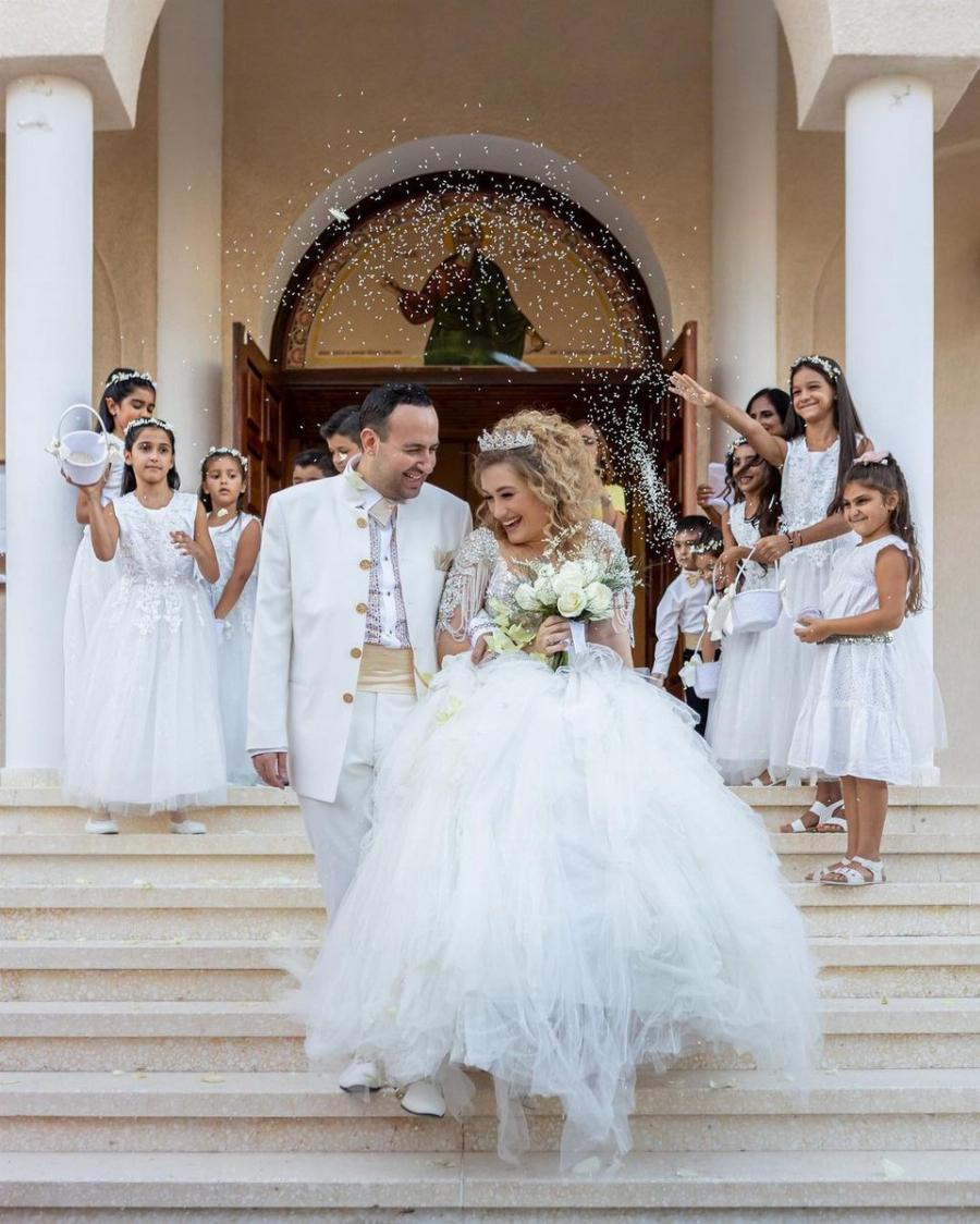 Παραμυθένια νυφικά και χλιδάτες δεξιώσεις: Οι 25 γάμοι διάσημων Ελλήνων που έγιναν πρωτοσέλιδα το 2022