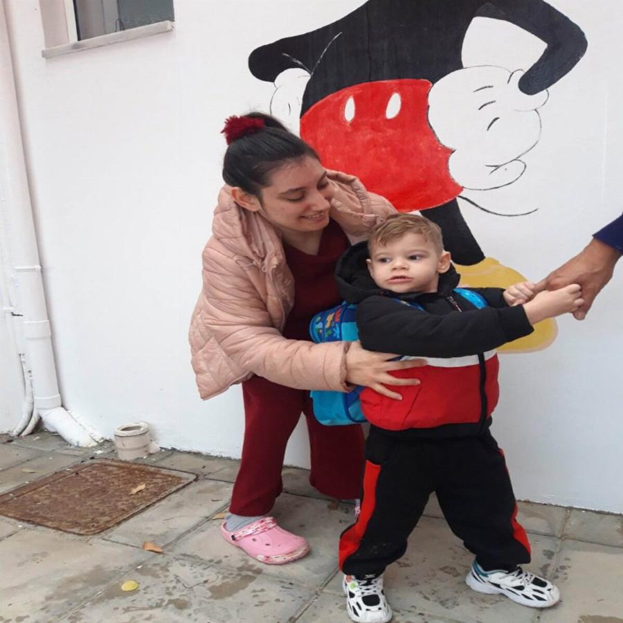 «Ο Παύλος αξίζει αγάπη»: Μητέρα έδωσε μάχη για να δεχτούν τον ΑμεΑ γιο της στον παιδικό σταθμό και δικαιώθηκε