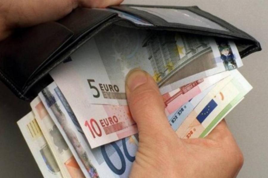 Ευχάριστα νέα και μεγάλο δώρο Χριστουγέννων 2022: Πότε πληρώνεται στους εργαζόμενους – Ποιοι άνεργοι θα το λάβουν