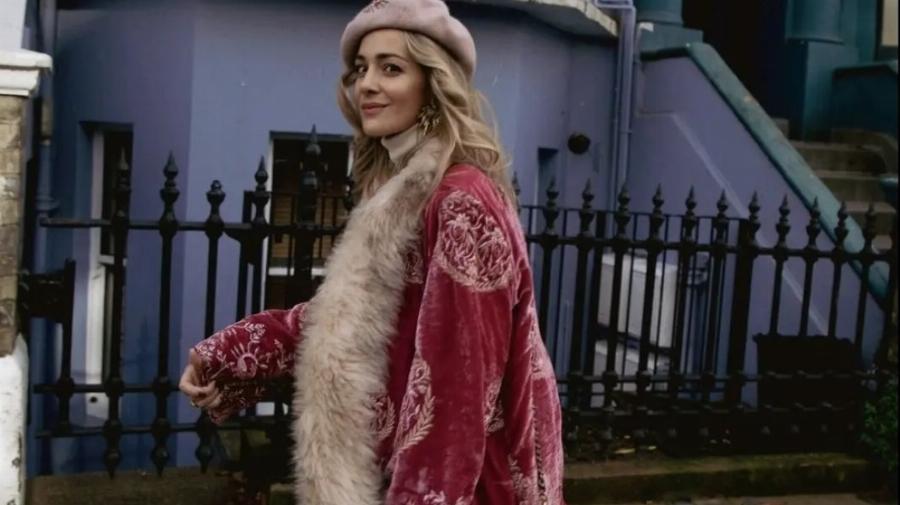 Η Νατάσσα Μποφίλιου στο Λονδίνο: Ένα ταξίδι και ένα γούνινο παλτό που έκανε το ελληνικό twitter να διχαστεί