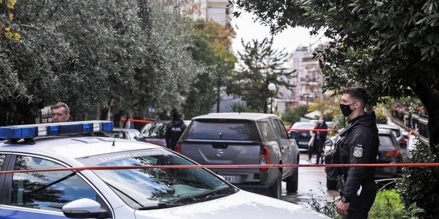 Τρία αδέλφια νεκρά: Πατέρας μπήκε σπίτι και βρήκε και τον τρίτο γιο του απαγχονισμένο