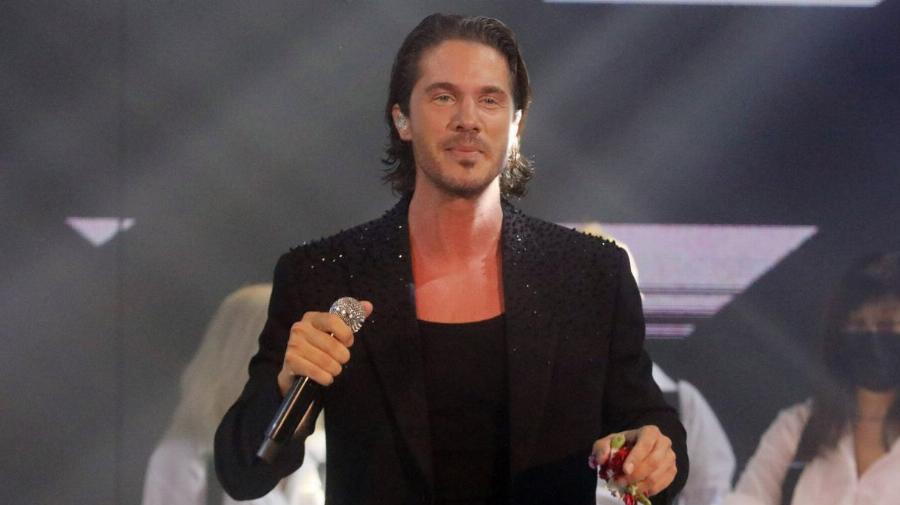 Ο Νίκος Οικονομόπουλος για τη Πίστη του: Πιστεύω πολύ στον Θεό και ας με λέτε γραφικό