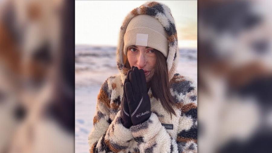 Ευτυχισμένη ξανά η Ιωάννα Παλιοσπύρου: Απολαμβάνει το χιόνι ντυμένη ζεστά σε ένα πανέμορφο λευκό τοπίο