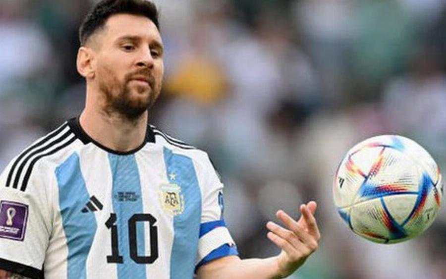 Μουντιάλ 2022: Οι τρυφερές φωτογραφίες που ένα κοριτσάκι αγγίζει τον Μέσι για να τον γνωρίσει