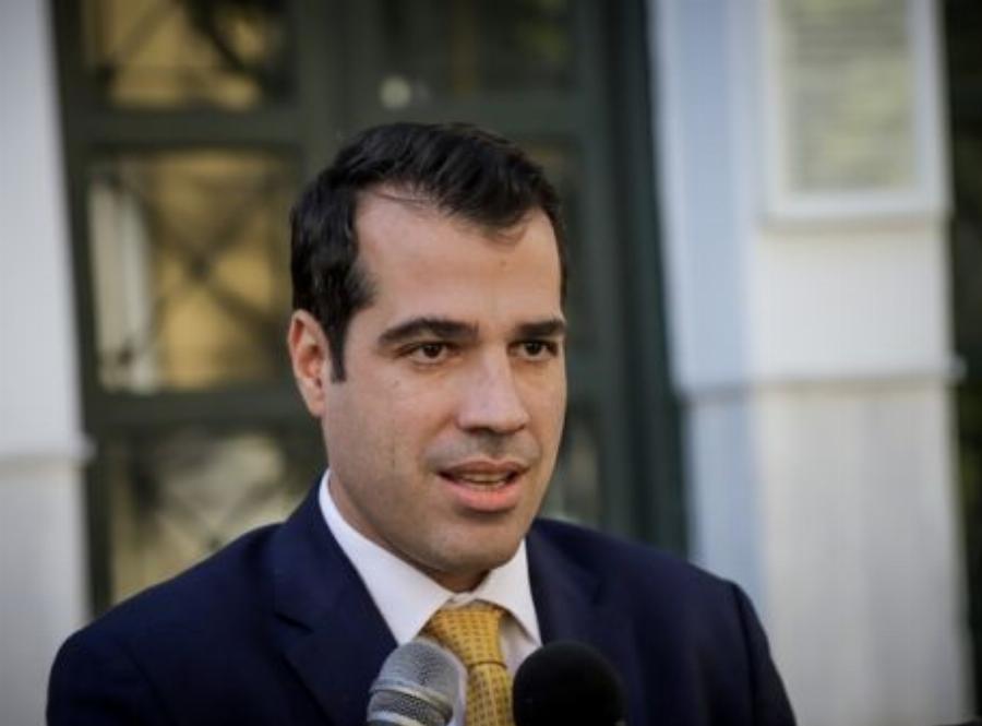 Η φώτο που προκάλεσε σάλο στο Ίντερνετ: Ο Πλεύρης έριξε πρόστιμο στο κέντρο που εμφανίζεται η Βανδή και αφορμή στάθηκε ο Μπισμπίκης