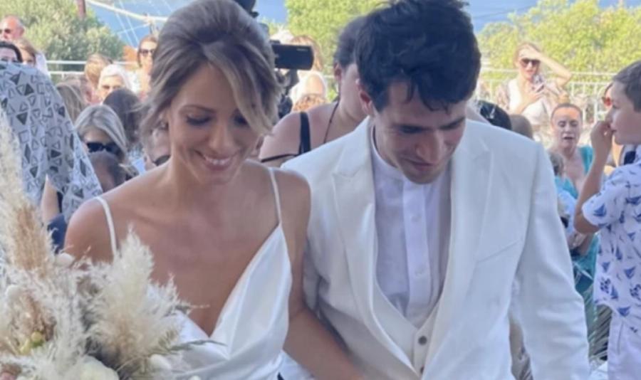 Παραμυθένια νυφικά και χλιδάτες δεξιώσεις: Οι 25 γάμοι διάσημων Ελλήνων που έγιναν πρωτοσέλιδα το 2022