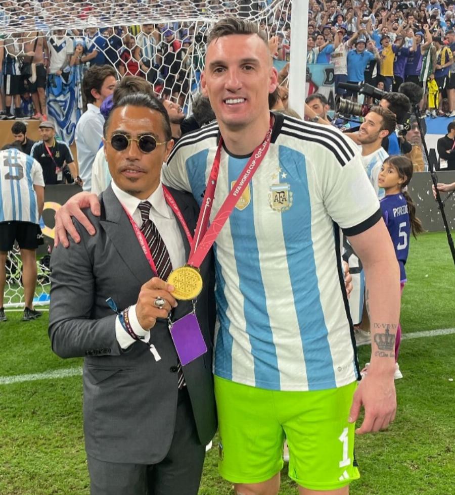 Την οργή του διαδικτύου αντιμετωπίζει ο Νουσρέτ: Το έπιασε, το «δάγκωσε» και τον κράζει όλος o πλανήτης