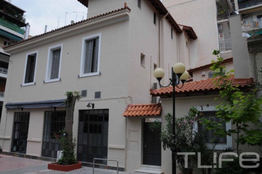 Ένα νεοκλασικό «παλάτι» για τη Ζέτα Μακρυπούλια: Το αρχοντικό στο κέντρο της Αθήνας που κοστίζει μισό εκατομμύριο