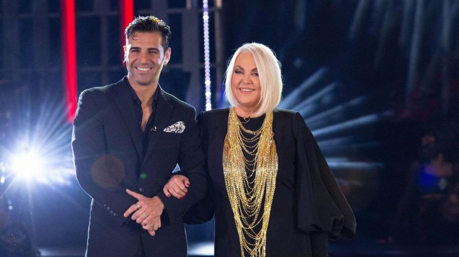 Σπίτι με το Mega: Το ντουέτο του Πέτρου Ιακωβίδη με την αδελφή του και η συγκίνηση της μητέρας τους