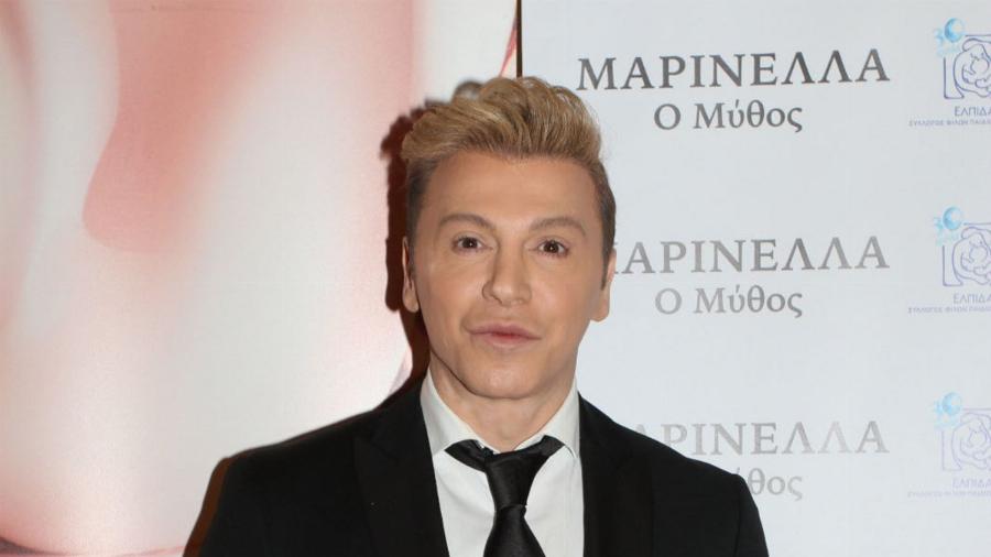 Κλάμα με τον Τάκη Ζαχαράτο: Μιμείται τον Χριστόφορο Παπακαλιάτη στο «Maestro» και «ρίχνει» το Instagram