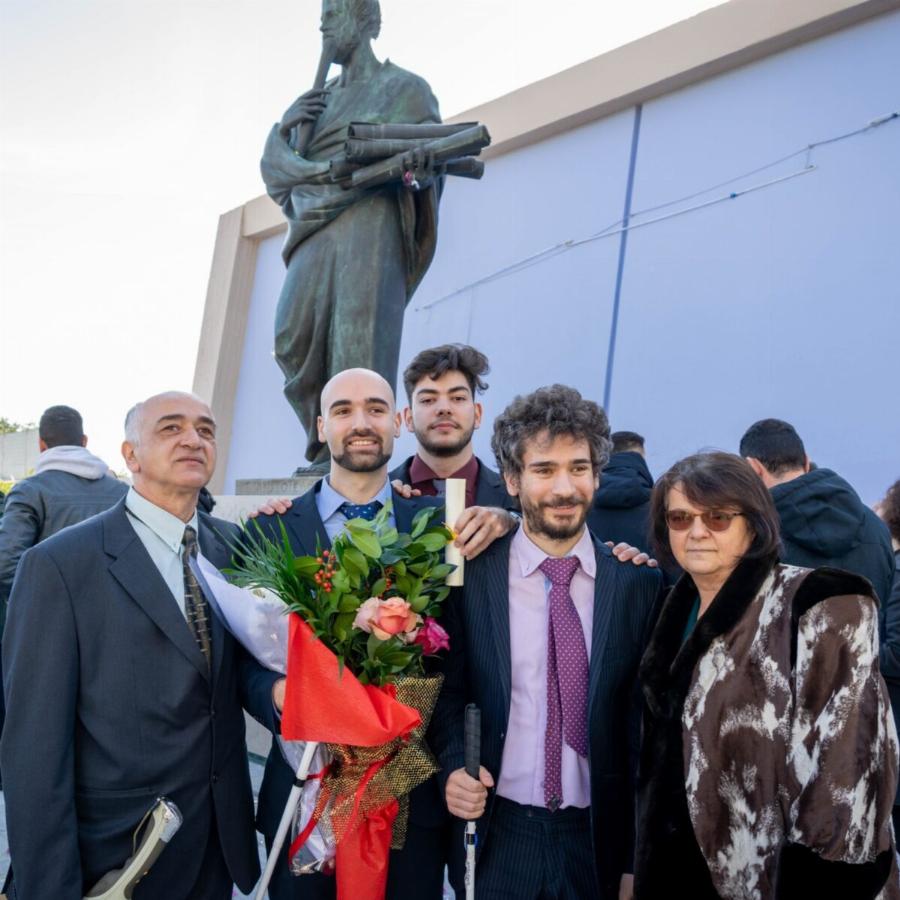 Ο τυφλός φοιτητής που έγινε παράδειγμα προς μίμηση: Ο Σεβαστός Κουμτζής αποφοίτησε με Άριστα στο Τμήμα Μηχανολόγων Μηχανικών του ΑΠΘ