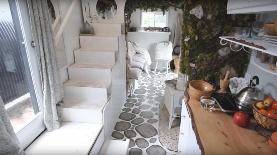 Ασύλληπτο δημιούργημα: Ζευγάρι έφτιαξε το ωραιότερο κυκλαδίτικο τροχόσπιτο, εμπνευσμένο από τη Μύκονο