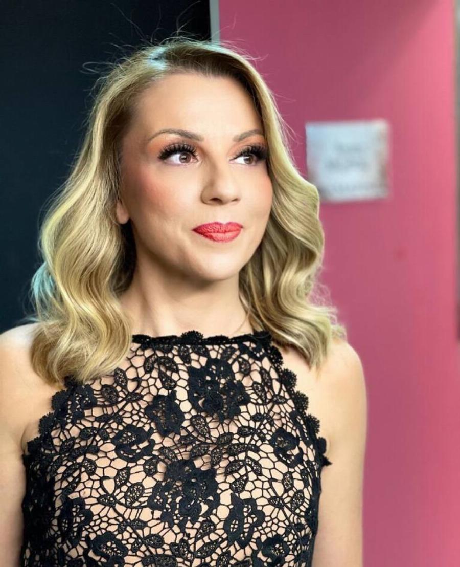 Μοιάζουν σαν δύο σταγόνες νερό: Η αδελφή της Ματίνας Νικολάου και οι άγνωστες πληροφορίες για τη ζωή της «Βάνιας»