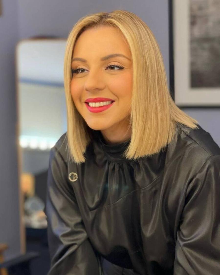 Μοιάζουν σαν δύο σταγόνες νερό: Η αδελφή της Ματίνας Νικολάου και οι άγνωστες πληροφορίες για τη ζωή της «Βάνιας»