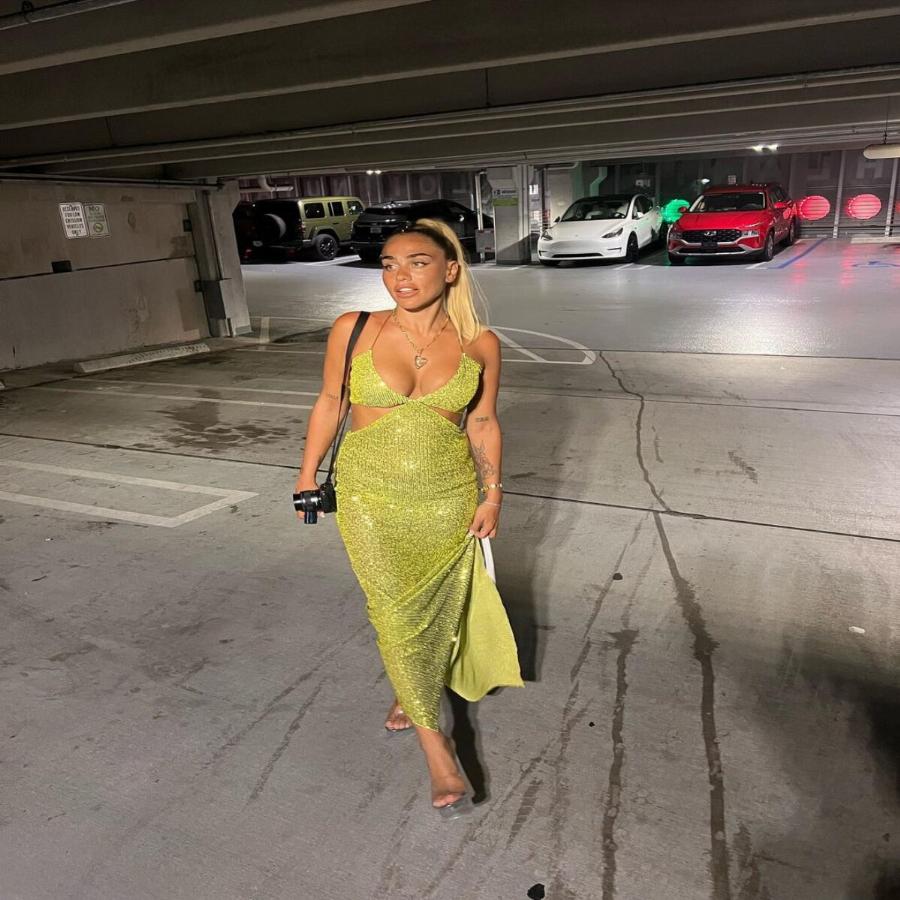 Με προσωπικό μπαρ στον κήπο και τεράστια πισίνα: Η μοντέρνα βίλα της Kόνι Μεταξά θυμίζει παλάτι στις Μαλδίβες