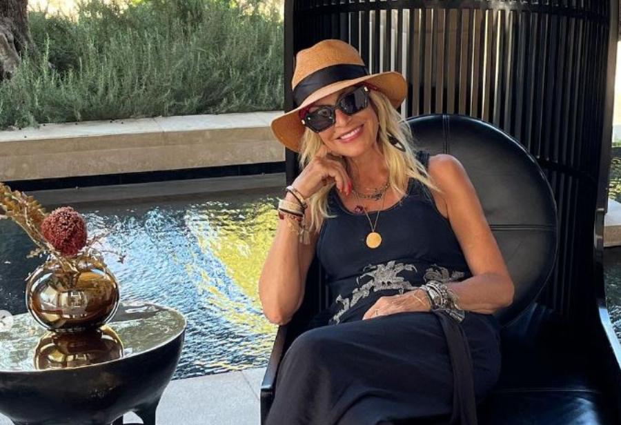 «Καθρέφτη καθρεφτάκι μου»: Το χιουμοριστικό βίντεο της γυναικάρας, Άννας Βίσση με τα 25.000 likes