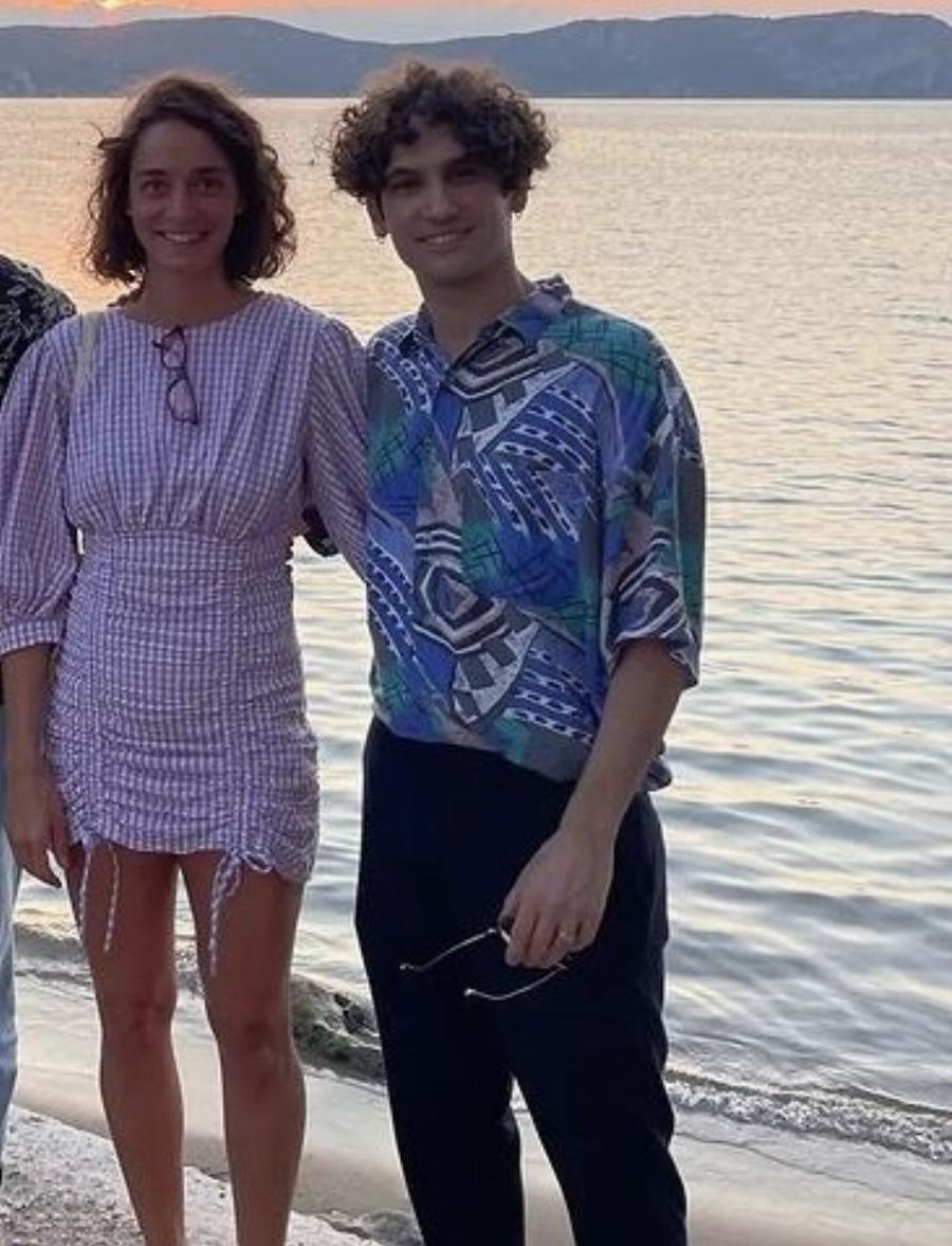 Ερωτευμένος ο πρωταγωνιστής του Maestro: Την έχουμε δει σε πολλές διαφημίσεις – Αυτή είναι η 35χρονη σύντροφος του Ορέστη Χαλκιά