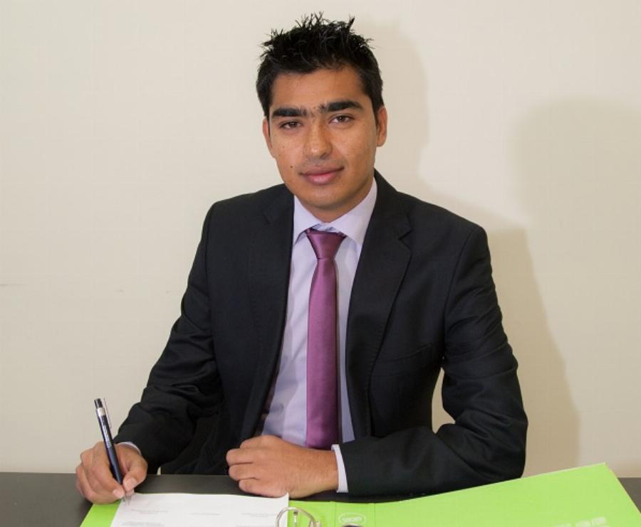 Ο Παναγιώτης Χαρίτος είναι ο Ρομά που γκρεμίζει τα στερεότυπα: Ο πρώτος τσιγγάνος που αποκτά ακαδημαϊκή διάκριση στην Ελλάδα και κατάφερε να ξεχωρίσει