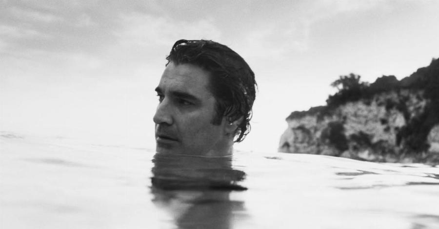 «Μεγαλώνω και αυτό, ευτυχώς, μου αρέσει»: Ο Χριστόφορος Παπακαλιάτης έχει γενέθλια, κλείνει τα 47 και το απολαμβάνει