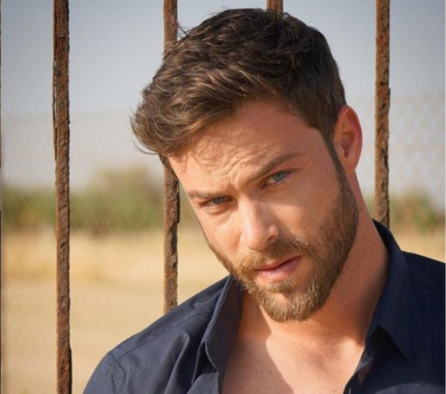 Άνδρες που ξετρέλαναν το γυναικείο κοινό: Οι  τηλεοπτικοί πρωταγωνιστές του 2022 που είναι ο ορισμός της γοητείας