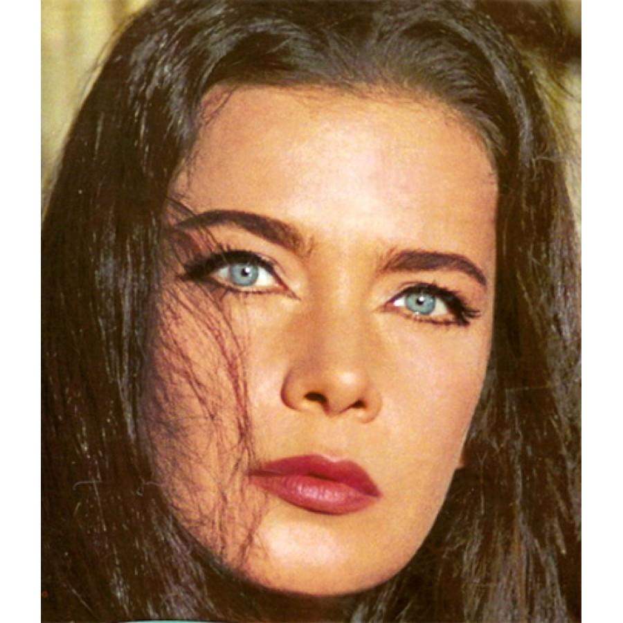 Σαν Ιταλίδα σταρ: Διέρρευσε 58 χρόνια μετά σπάνια φώτο της Τζένης Καρέζη μπροστά σε Χριστουγεννιάτικο δέντρο