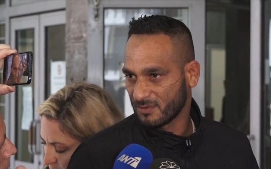 Ξεσπά ο πατέρας του 16χρονου Ρομά: «Όταν πυροβόλησε, σκεφτόταν τα παιδιά του;»