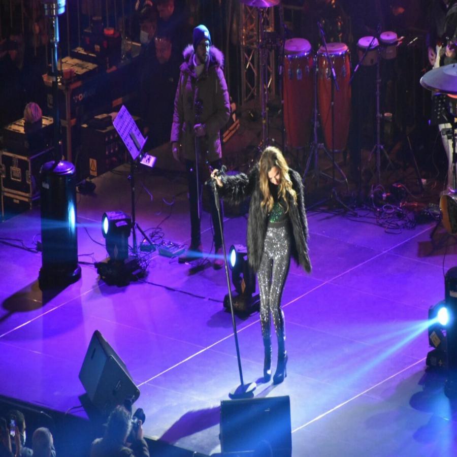 Στο κλίμα των Χριστούγεννων: Η Δέσποινα Βανδή ανέβασε γιορτινή σέλφι και μοιάζει 30 χρόνια νεότερη