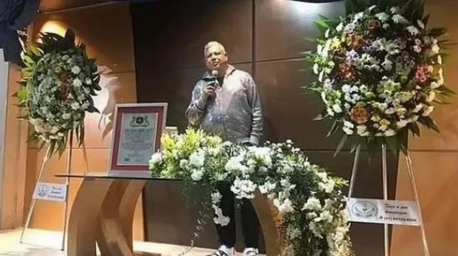 Δεν το χωράει ο ανθρώπινος νους: Ένας 60χρονος σκηνοθέτησε τον θάνατό του για να δει πόσοι θα πάνε στην κηδεία του