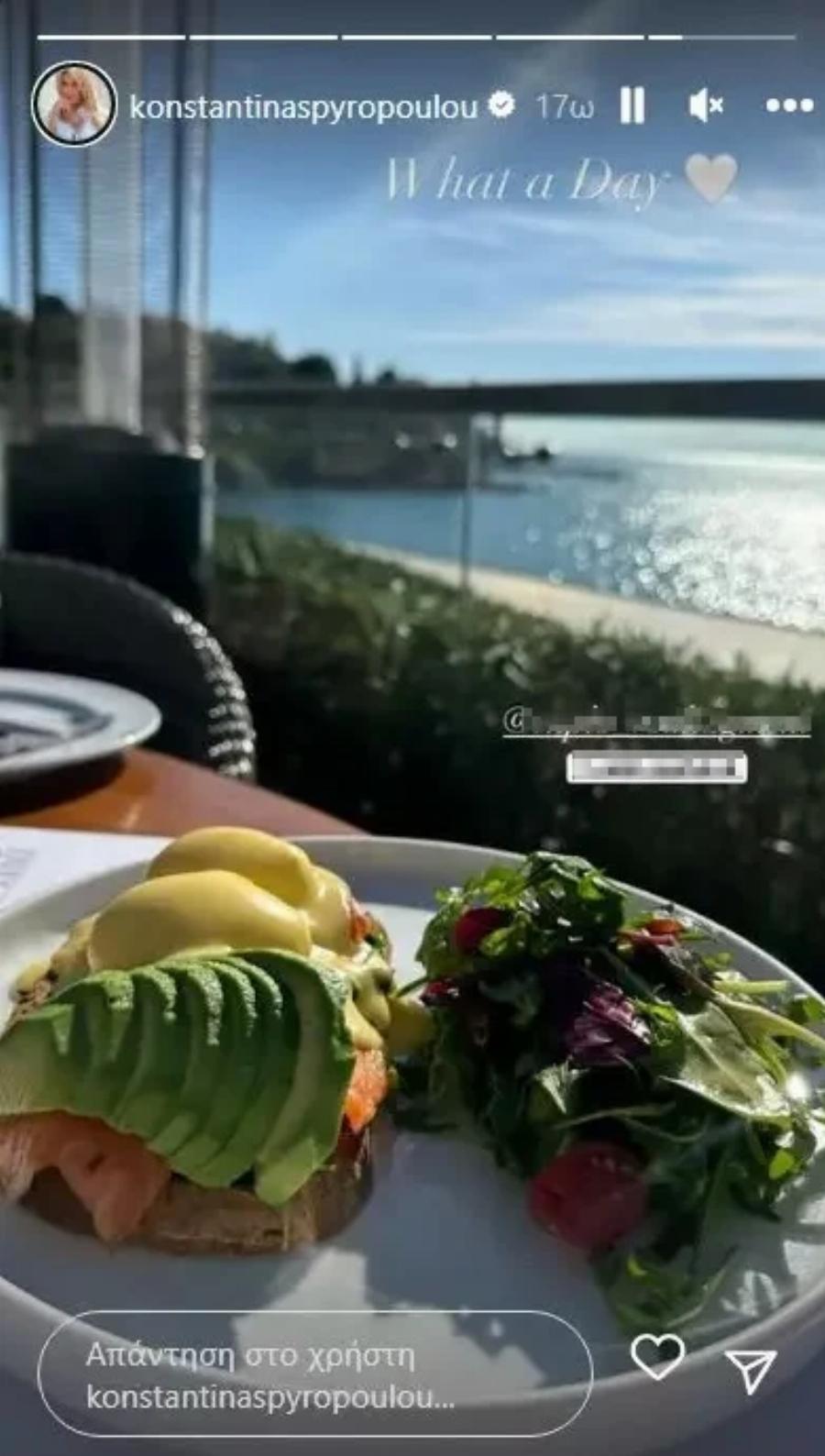 Σε πελάγη ευτυχίας η Κωνσταντίνα Σπυροπούλου: Με το μπιμπερό για καφέ στη Βουλιαγμένη, βγήκε βόλτα με το 9 ημερών νεογέννητο