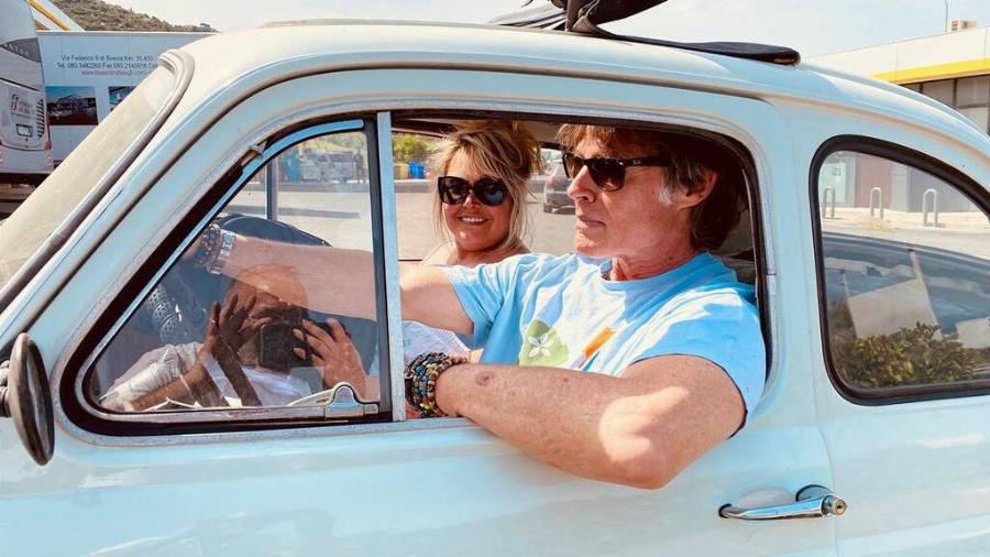 Μεγαλώνει ειρηνικά και χωρίς καμία πλαστική: Έτσι είναι σήμερα, στα 70 του, ο λατρεμένος Ριτζ του «Τόλμη και Γοητεία»